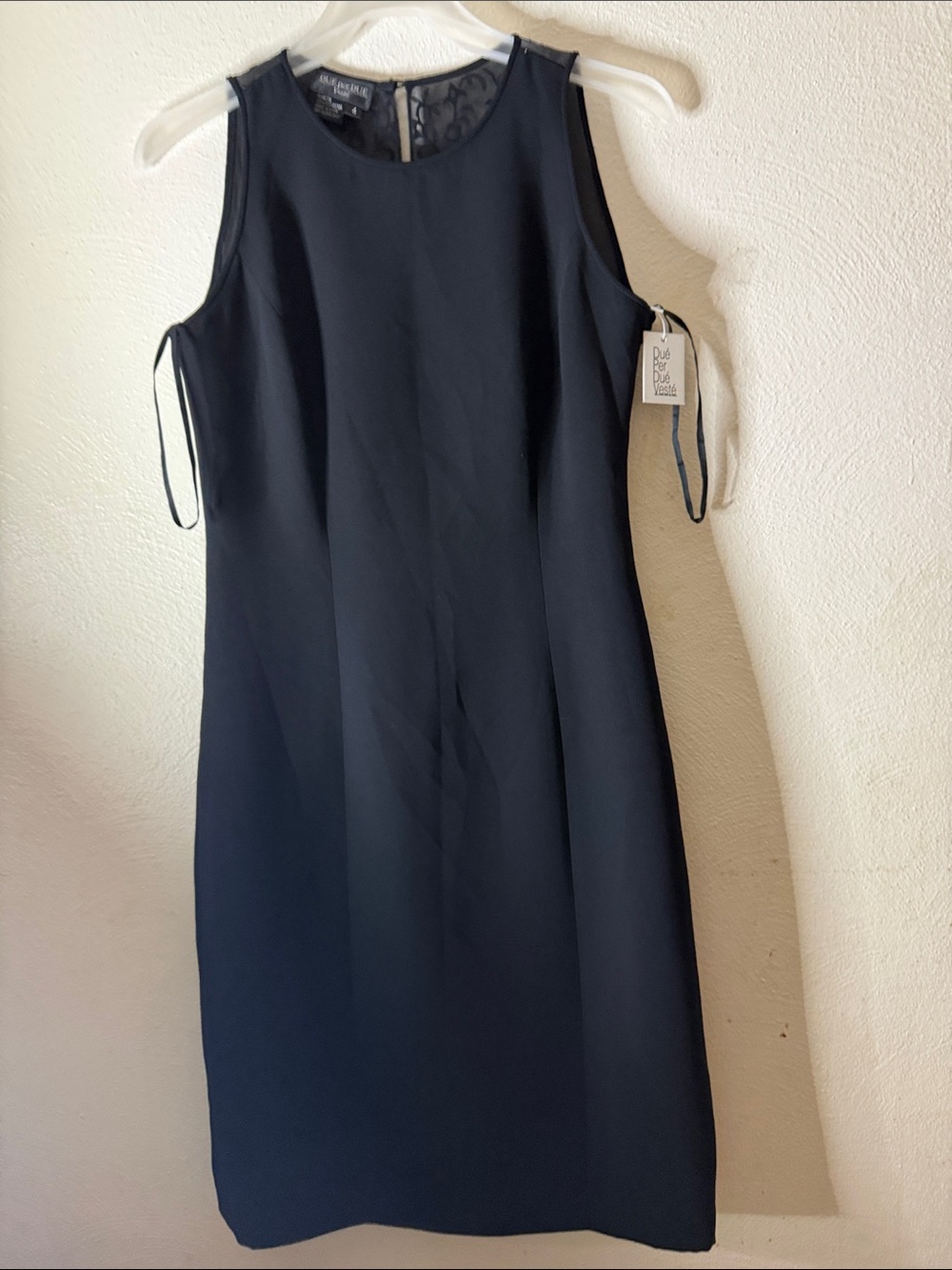 Due Per Fue vintage beautiful sheaBlack Sleeveless Sheath Dress with Back Keyhol